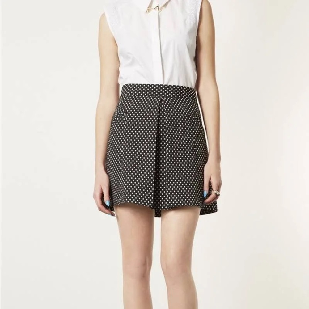 Top shop polka dot pleated skirt with pockets size 6